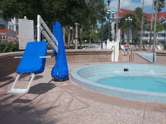 sillapiscina Piscina con silla neumática para ingresar